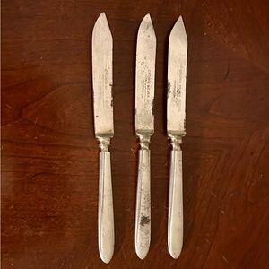 Set Of 3 Antique Crown Silver Works Warranted Silver Plated Fruit/Butter Knives